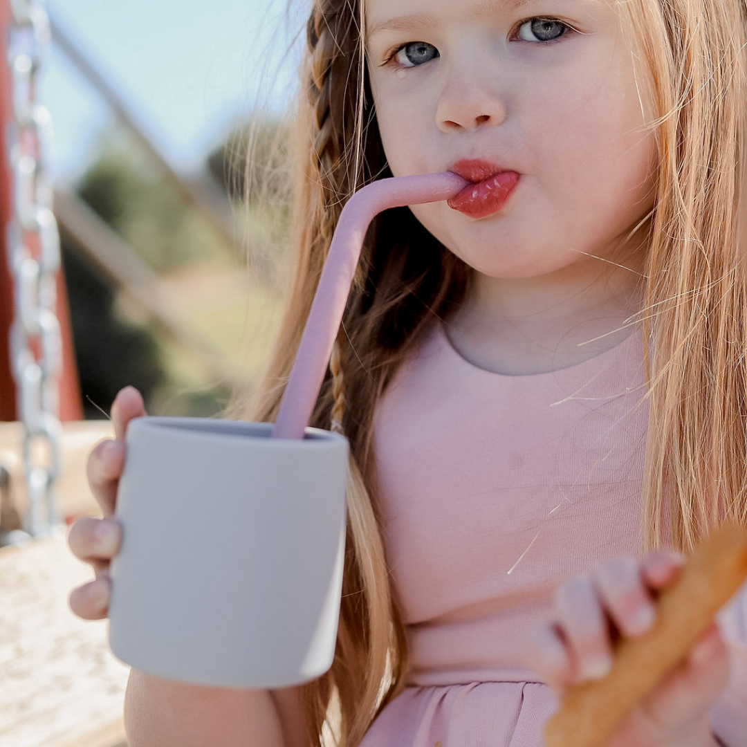 Darkgreycupandstraw.png